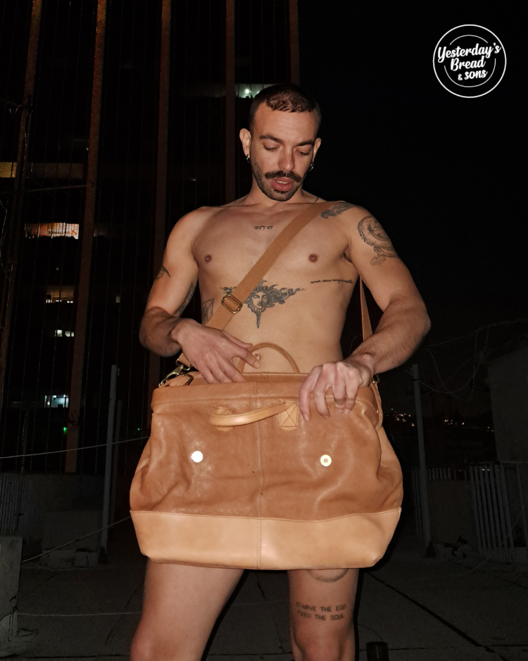 Instead falling for a guy, fall in love for a leather weekend-bag.
Shooting for YESTERDAY'S BREAD Second Hand & Vintage.
(2025)